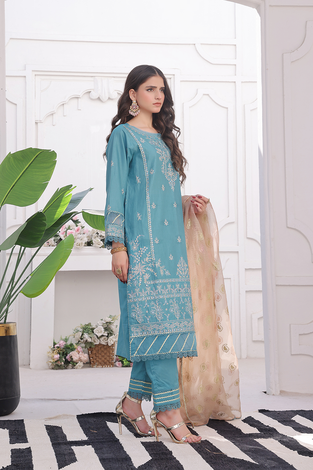 Embroidered Cambric 3 Pc suit-organza dupatta